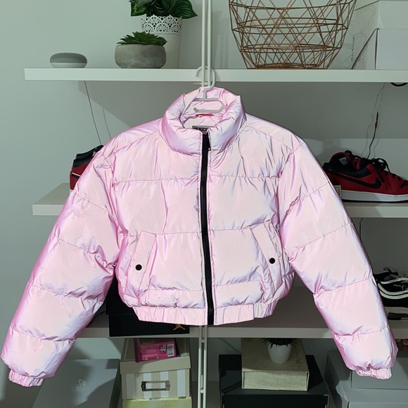 PrettyLittleThing pink reflective cropped puffer - Picture 2 of 4